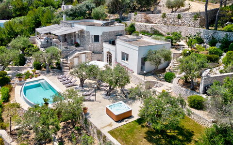 Villa Soleluna 7+1: Haus, Wohngebiet, Landschaft, Zuhause, Estate, Resort, Landscaping, Villa, Garten