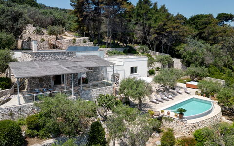 Villa Soleluna 7+1: Baum, Haus, Zuhause, Estate, Hütte, Landscaping, Eco Hotel, Villa, Resort