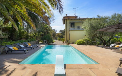 Villa Gaius 8+2: Schwimmbad, Blau, Resort, Verbundwerkstoff, Eco Hotel, Schatten, Gartenmöbel, Thermae, Hazienda, Sonnenliege