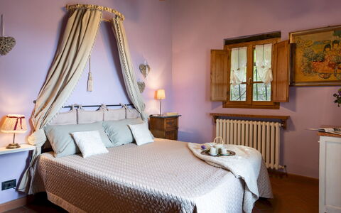 Podere Belvedere 6: Möbel, Interior Design, Bett, Schlafzimmer, Linens, Bedding, Bettdecke, Zimmer, Textil, Beleuchtung