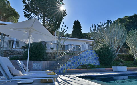Villa Armonia 8: Schwimmbad, Verbundwerkstoff, Gartenmöbel, Schatten, Resort, Garten, Water Feature, Landscaping, Sonnenliege, Eco Hotel