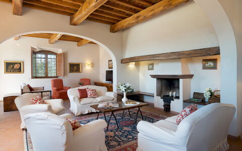 Cosciano 12: Möbel, Interior Design, Wand, Couch, Flooring, Decke, Wohnzimmer, Zuhause, Zimmer, Tabelle