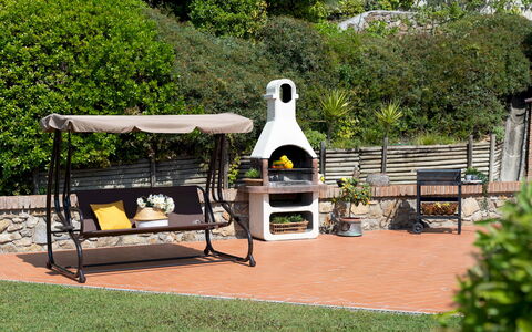 Villa Nikka 6: Möbel, Garten, Gartenmöbel, Tisch Im Freien, Schatten, Grill, Hinterhof, Rasen, Outdoor Struktur, Stuhl