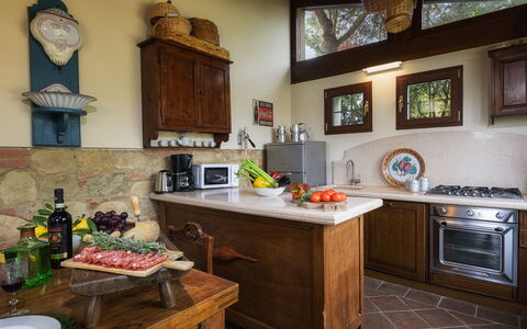 Il Fienile 4: Möbel, Küche, Interior Design, Countertop, Holz, Flooring, Cabinetry, Küchengerät, Beleuchtung, Zimmer