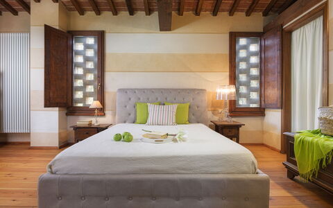 Il Fienile 4: Möbel, Bett, Interior Design, Schlafzimmer, Flooring, Bedding, Wand, Fussboden, Bettdecke, Holz