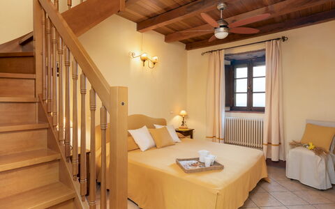 Guado al Sole 26+4: Möbel, Interior Design, Flooring, Fussboden, Zimmer, Schlafzimmer, Zuhause, Bett, Decke, Wohnung