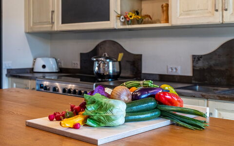 Le Colombelline 12: Countertop, Küche, Geschirr, Möbel, Essen, Küchengerät, Zutat, Obst, Produzieren, Natural Foods