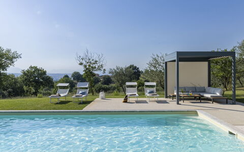 Villa Petrillo 6: Schwimmbad, Gartenmöbel, Grundstueck, Garten, Schatten, Resort, Landscaping, Outdoor Struktur, Rasen