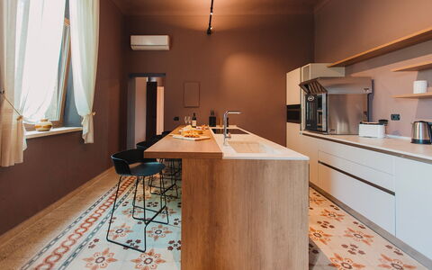 Villa Sumac 6: Interior Design, Flooring, Möbel, Küche, Countertop, Fussboden, Holz, Cabinetry, Zuhause, Light Fixture