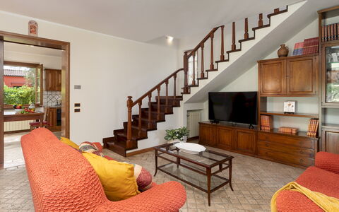Villa Irene 6: Möbel, Interior Design, Flooring, Holz, Fussboden, Zimmer, Couch, Wohnzimmer, Decke, Zuhause