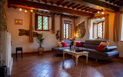 Podere Montioni 6+2: Möbel, Interior Design, Flooring, Wand, Holz, Fussboden, Zimmer, Decke, Tabelle, Wohnzimmer