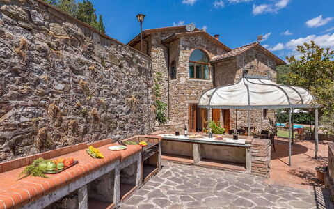 Podere Montioni 6+2: Wand, Die Architektur, Estate, Hütte, Steinwand, Backstein, Hazienda, Garten, Bauernhaus, Villa