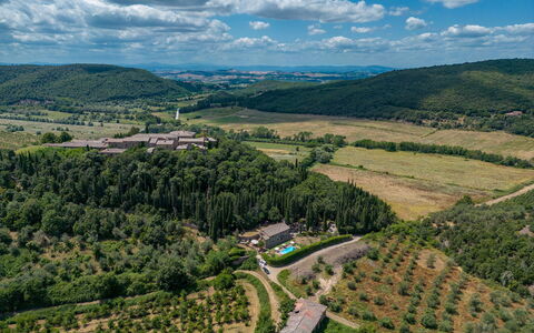 Podere Montioni 6+2: Natürlichen Umgebung, Landschaft, Vegetation, Vogelperspektive, Natürliche Landschaft, Hochland, Ländliches Gebiet, Luftaufnahmen, Grundstueck, Bergstation