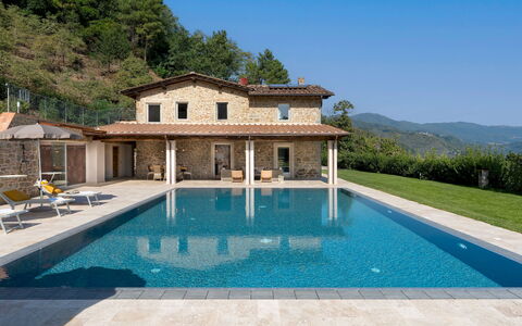 Villa Carlotta 8: Schwimmbad, Resort, Haus, Thermae, Eco Hotel, Zuhause, Verbundwerkstoff, Estate, Villa, Hazienda