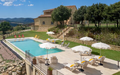 Casolare San Martino 12: Schwimmbad, Wohngebiet, Zuhause, Gartenmöbel, Estate, Menschliche Siedlung, Resort, Thermae, Villa, Sonnenliege