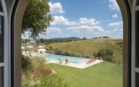 Casolare San Martino 12: Grundstueck, Schwimmbad, Estate, Garten, Bauernhaus, Gartenmöbel, Rasen, Villa, Landscaping, Eco Hotel