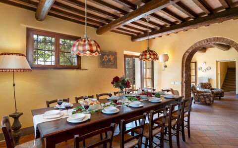Villa Montefalconi 11: Möbel, Interior Design, Wand, Tabelle, Flooring, Stuhl, Holz, Esszimmer, Decke, Küche & Esszimmer Tisch