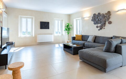 Villa Boemia 10: Möbel, Interior Design, Couch, Flooring, Fussboden, Wand, Wohnzimmer, Zimmer, Holz, Decke