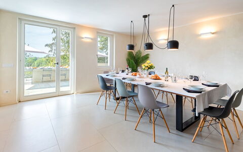 Villa Boemia 10: Möbel, Interior Design, Flooring, Holz, Stuhl, Küche & Esszimmer Tisch, Esszimmer, Fussboden, Tabelle, Beleuchtung