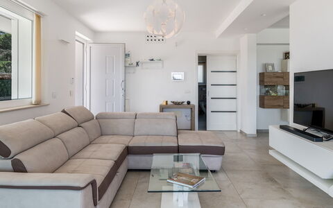 Villa i Chiani 8: Möbel, Interior Design, Flooring, Fussboden, Holz, Couch, Zuhause, Zimmer, Wohnzimmer, Decke
