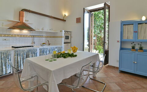 Villa Afrodite 8: Möbel, Interior Design, Flooring, Tabelle, Fussboden, Küche, Beleuchtung, Zimmer, Küche & Esszimmer Tisch, Stuhl