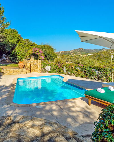 Villa Stella 6: Blau, Schwimmbad, Resort, Eco Hotel, Freizeit, Landscaping, Garten, Regenschirm, Estate, Villa