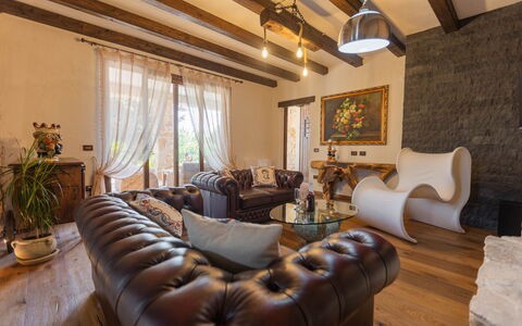 Villa i Mori 4: Möbel, Interior Design, Flooring, Wand, Holz, Couch, Fussboden, Wohnzimmer, Zimmer, Stuhl