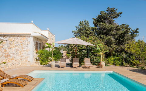 Villa i Mori 4: Schwimmbad, Resort, Estate, Eco Hotel, Villa, Landscaping, Hazienda, Regenschirm, Hotel