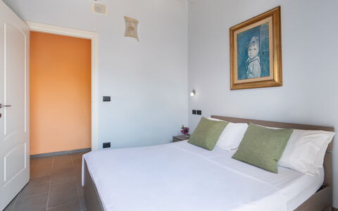 Villa Vittorio 6+2: Wand, Interior Design, Holz, Fussboden, Flooring, Decke, Zimmer, Schlafzimmer, Beleuchtung, Bett