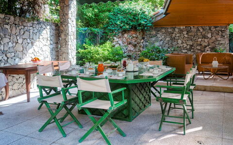 Villa Liberty Albisola 6+2: Möbel, Gartenmöbel, Tabelle, Stuhl, Tisch Im Freien, Restaurant, Küche & Esszimmer Tisch, Garten, Schatten, Terrasse