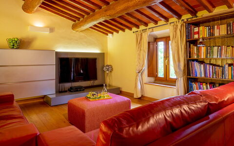 Podere Giardino 16+2: Möbel, Interior Design, Wand, Flooring, Holz, Fussboden, Couch, Zimmer, Decke, Wohnzimmer