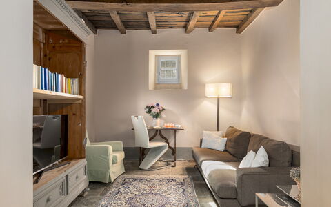 Villa la Rassinata 8: Möbel, Interior Design, Wand, Flooring, Holz, Zimmer, Couch, Fussboden, Wohnzimmer, Decke