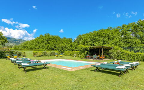 La Mandolata 12: Garten, Schwimmbad, Gartenmöbel, Resort, Rasen, Eco Hotel, Hazienda, Landscaping, Park, Estate