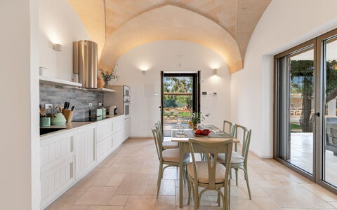 Villa Belkis 6: Interior Design, Flooring, Möbel, Decke, Küche & Esszimmer Tisch, Stuhl, Fliese, Zimmerpflanze, Design, Küche