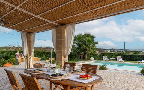 Villa Serena 4: Möbel, Stuhl, Blumentopf, Resort, Schatten, Gartenmöbel, Eco Hotel, Garten, Zimmerpflanze, Outdoor Struktur