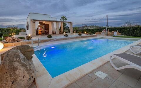 Villa Serena 4: Blau, Schwimmbad, Resort, Verbundwerkstoff, Freizeit, Water Feature, Estate, Eco Hotel, Hazienda, Villa