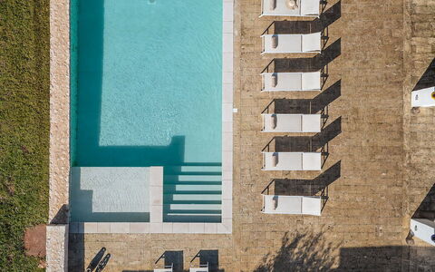 Opuntia Trulli e Lamie 10: Schwimmbad, Verbundwerkstoff, Resort, Beton, Gartenmöbel, Design, Schatten, Fliese, Stuhl, Sonnenliege