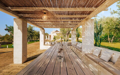 Opuntia Trulli e Lamie 10: Holz, Säule, Veranda, Schatten, Outdoor Struktur, Garten, Estate, Landscaping, Resort, Natürliches Material