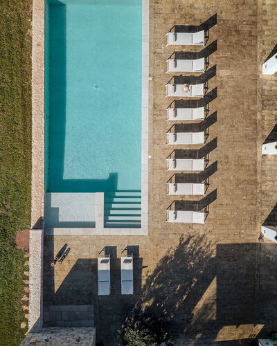 Opuntia Trulli e Lamie 10: Schwimmbad, Verbundwerkstoff, Resort, Beton, Gartenmöbel, Design, Schatten, Fliese, Stuhl, Sonnenliege