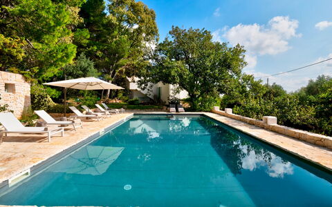 Villa Giari 8: Schwimmbad, Gartenmöbel, Resort, Estate, Sonnenliege, Schatten, Eco Hotel, Hazienda, Villa, Water Feature