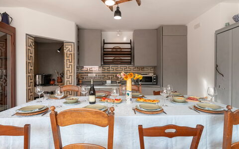 Villa Giari 8: Möbel, Interior Design, Flooring, Holz, Küche, Countertop, Decke, Zimmer, Küche & Esszimmer Tisch, Tabelle