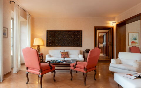 Casa del Duca 10: Möbel, Interior Design, Flooring, Wand, Fussboden, Holz, Couch, Zimmer, Wohnzimmer, Decke