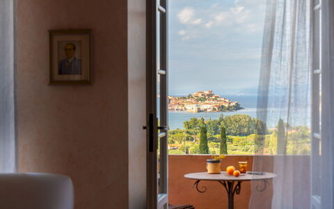 Casa del Duca 10: Meer, Ozean, Eco Hotel, Vorhang, Fensterbehandlung, Lampe, Abend, Linens, Zimmerpflanze, Resort