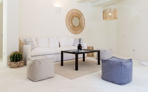 Villa Anga 10+1: Möbel, Interior Design, Couch, Wand, Flooring, Fussboden, Wohnzimmer, Zuhause, Textil, Zimmer