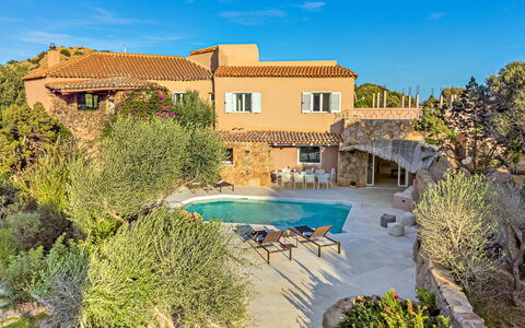 Villa Anga 10+1: Wohngebiet, Menschliche Siedlung, Estate, Schwimmbad, Villa, Resort, Ferienort, Hazienda, Eco Hotel, Villa