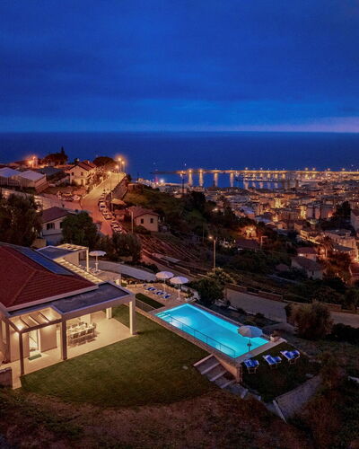 Villa Gioia 8: Schwimmbad, Resort, Estate, Dämmerung, Ferienort, Villa, Hotel, Abend, Eco Hotel, Strandresort