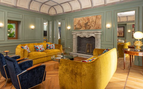Belvedere Guastella a 8: Möbel, Interior Design, Wand, Flooring, Couch, Holz, Fussboden, Decke, Wohnzimmer, Beleuchtung