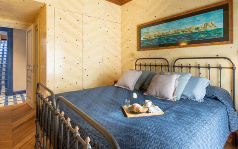 Belvedere Guastella a 8: Möbel, Interior Design, Wand, Holz, Fussboden, Flooring, Schlafzimmer, Zimmer, Bett, Decke