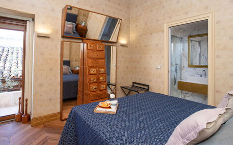 Belvedere Guastella a 8: Holz, Interior Design, Schlafzimmer, Flooring, Möbel, Fussboden, Bett, Bettdecke, Zimmer, Bedding