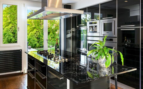 Villa Vae Victis 6: Interior Design, Küche, Küchengerät, Major Appliance, Zuhause, Countertop, Möbel, Flooring, Beleuchtung, Haushaltsgerät